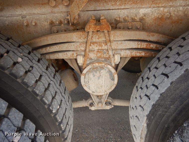 image for item MF9636 2002 Volvo VHD  ready mix truck