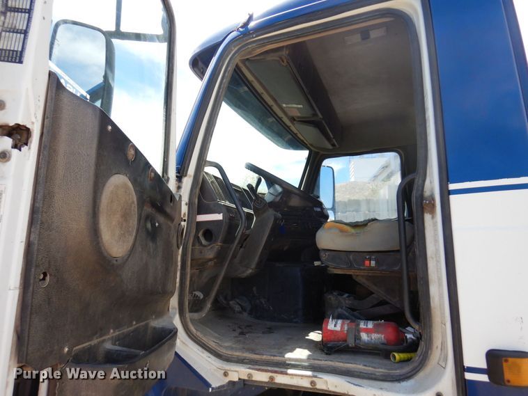 image for item MF9636 2002 Volvo VHD  ready mix truck