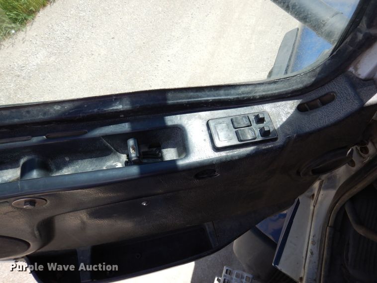 image for item MF9636 2002 Volvo VHD  ready mix truck