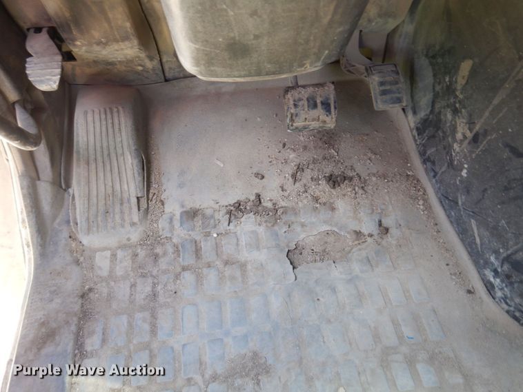 image for item MF9636 2002 Volvo VHD  ready mix truck