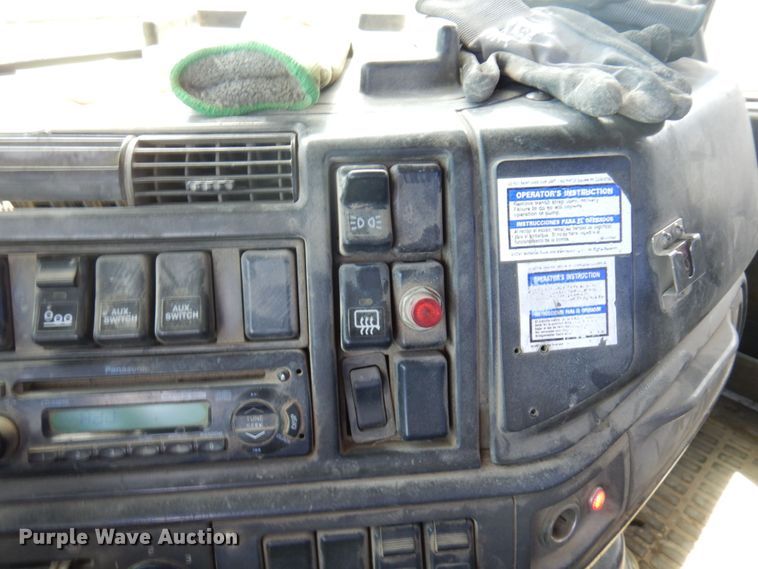 image for item MF9636 2002 Volvo VHD  ready mix truck