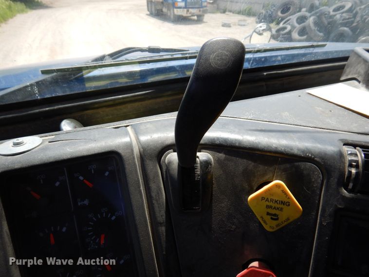 image for item MF9636 2002 Volvo VHD  ready mix truck