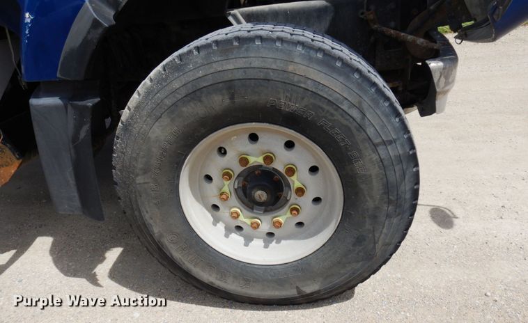 image for item MF9636 2002 Volvo VHD  ready mix truck