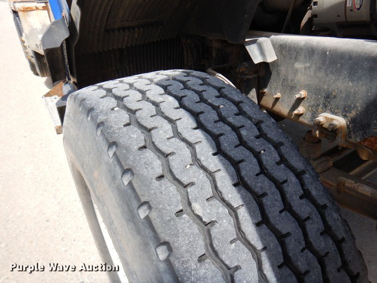 image for item MF9636 2002 Volvo VHD  ready mix truck