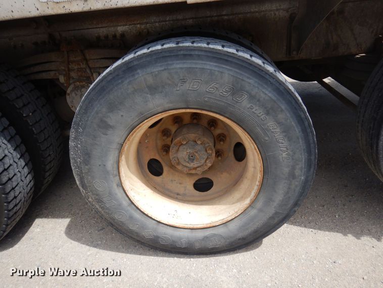 image for item MF9636 2002 Volvo VHD  ready mix truck