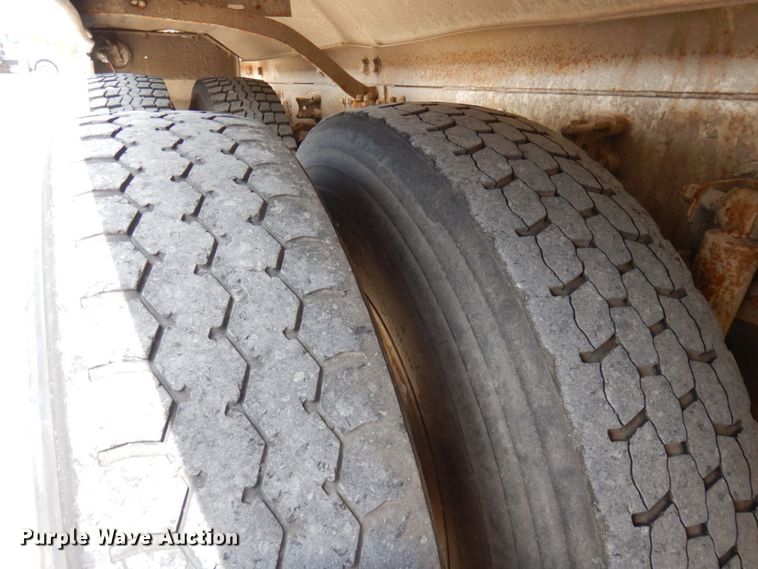 image for item MF9636 2002 Volvo VHD  ready mix truck