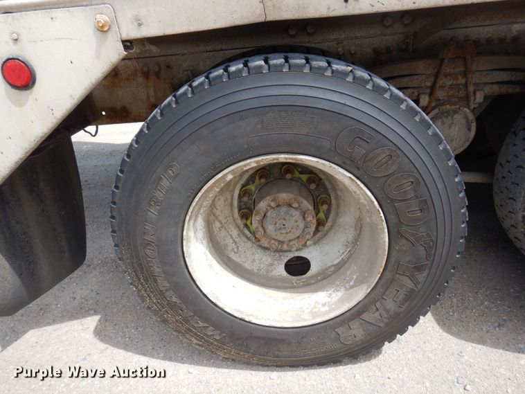 image for item MF9636 2002 Volvo VHD  ready mix truck