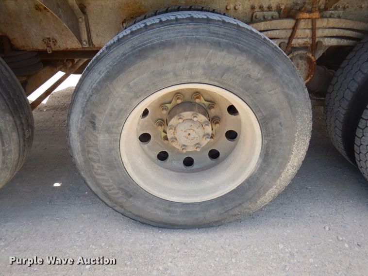 image for item MF9636 2002 Volvo VHD  ready mix truck