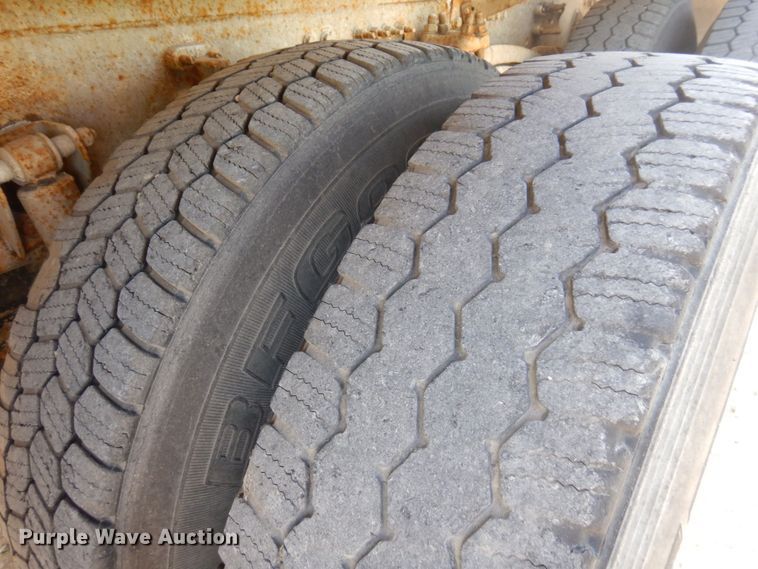 image for item MF9636 2002 Volvo VHD  ready mix truck