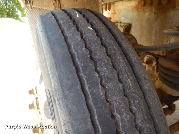 image for item MF9636 2002 Volvo VHD  ready mix truck