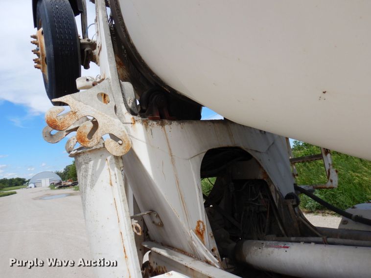 image for item MF9637 2002 Volvo VHD  ready mix truck