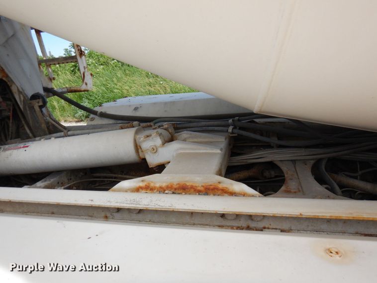 image for item MF9637 2002 Volvo VHD  ready mix truck