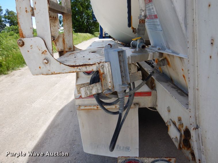 image for item MF9637 2002 Volvo VHD  ready mix truck