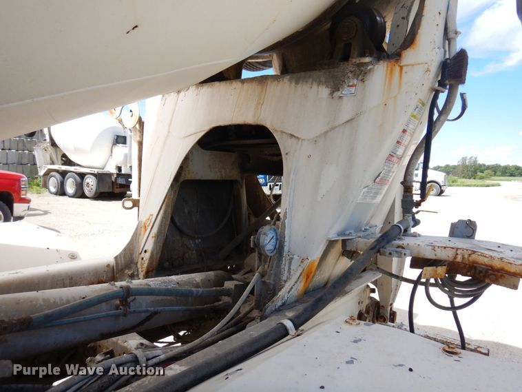 image for item MF9637 2002 Volvo VHD  ready mix truck