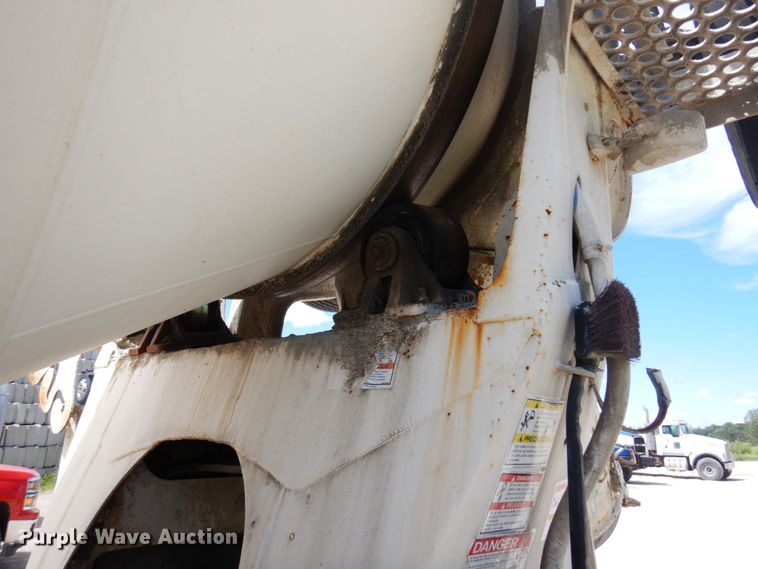 image for item MF9637 2002 Volvo VHD  ready mix truck