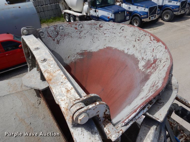 image for item MF9637 2002 Volvo VHD  ready mix truck