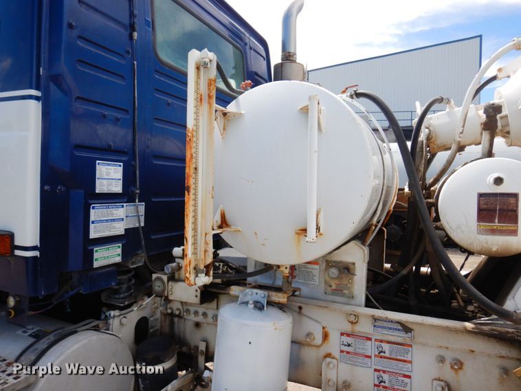 image for item MF9637 2002 Volvo VHD  ready mix truck