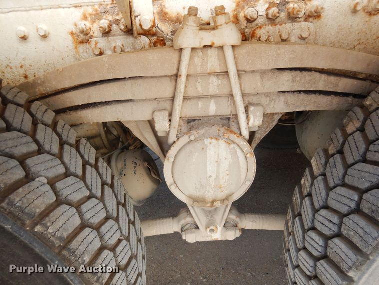 image for item MF9637 2002 Volvo VHD  ready mix truck