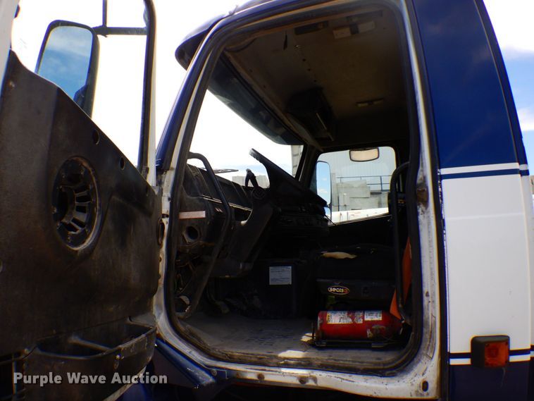 image for item MF9637 2002 Volvo VHD  ready mix truck