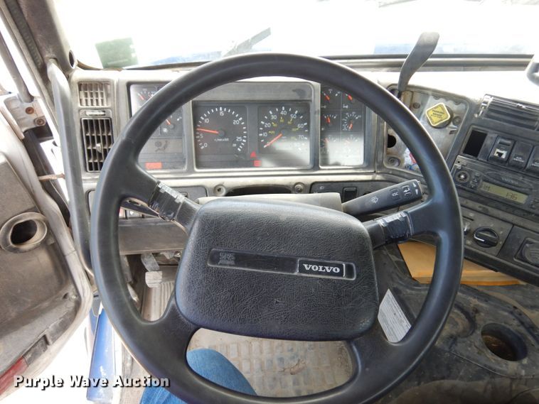 image for item MF9637 2002 Volvo VHD  ready mix truck