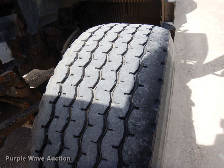 image for item MF9637 2002 Volvo VHD  ready mix truck