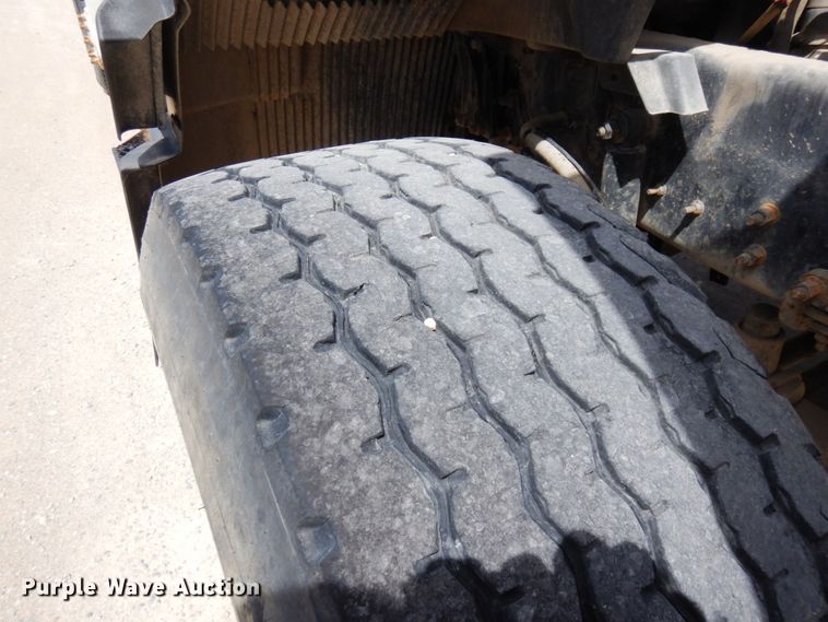 image for item MF9637 2002 Volvo VHD  ready mix truck