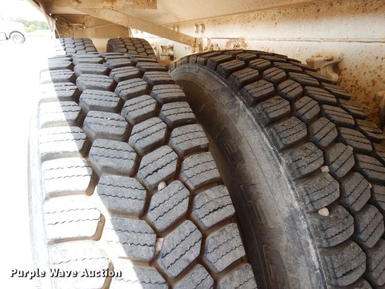 image for item MF9637 2002 Volvo VHD  ready mix truck