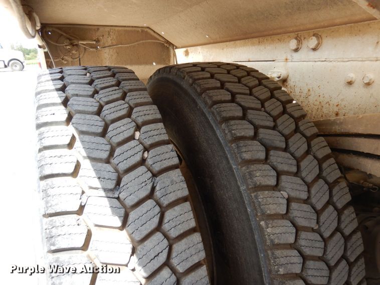 image for item MF9637 2002 Volvo VHD  ready mix truck