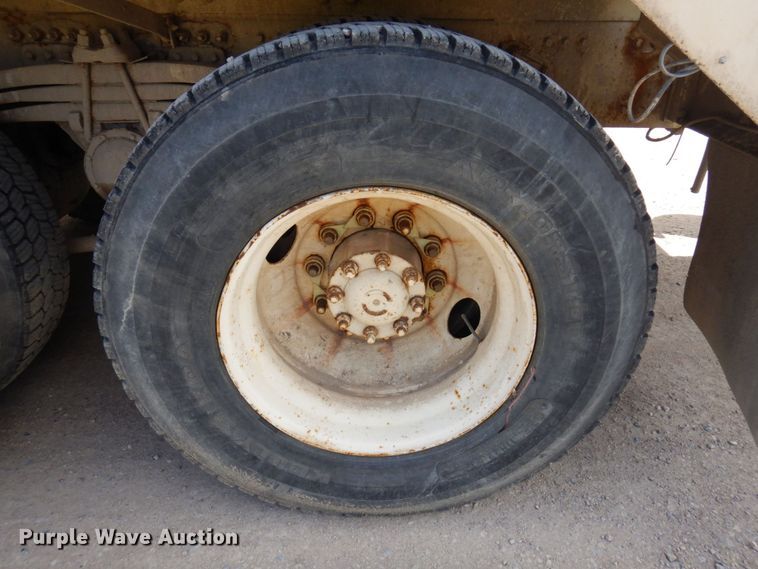 image for item MF9637 2002 Volvo VHD  ready mix truck