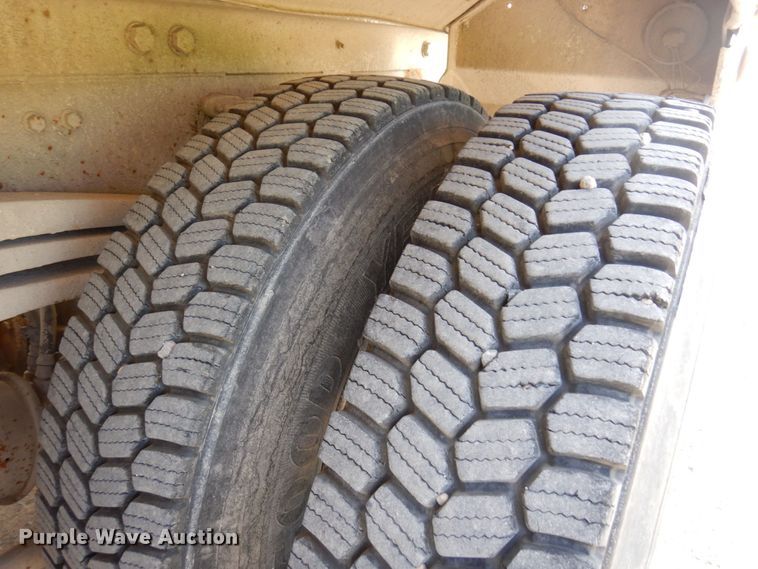 image for item MF9637 2002 Volvo VHD  ready mix truck