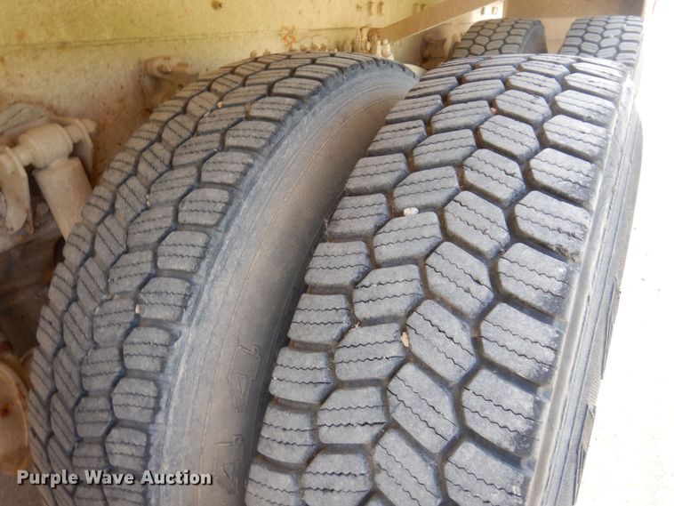 image for item MF9637 2002 Volvo VHD  ready mix truck