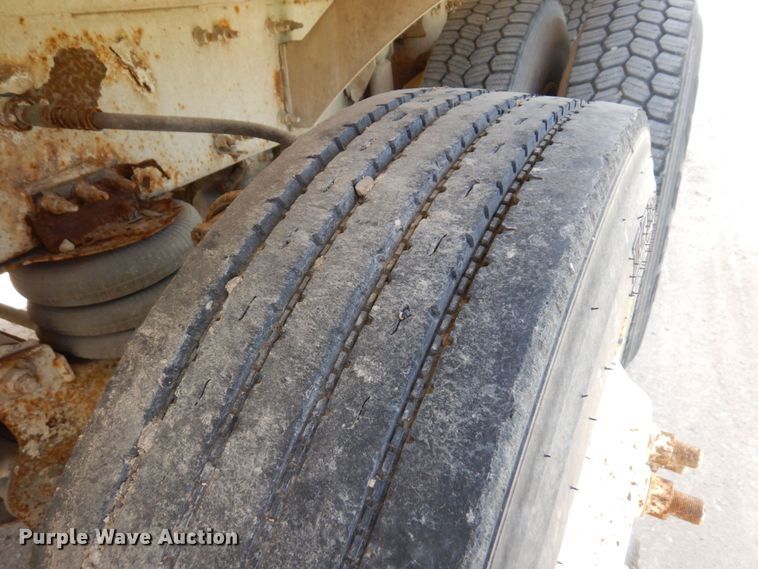 image for item MF9637 2002 Volvo VHD  ready mix truck