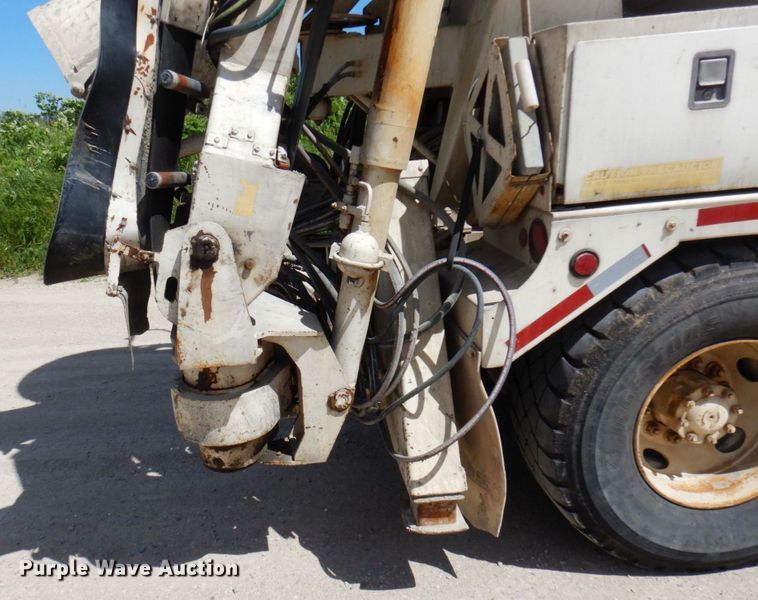 image for item MF9638 2005 Oshkosh F Series  ready mix truck