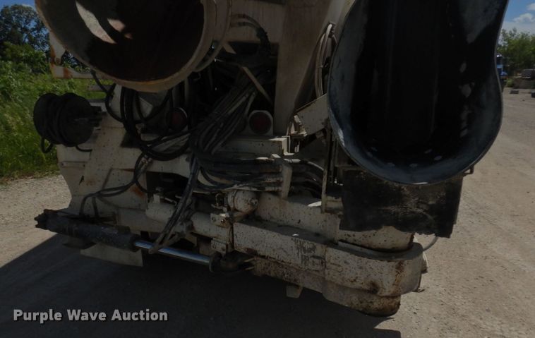 image for item MF9638 2005 Oshkosh F Series  ready mix truck