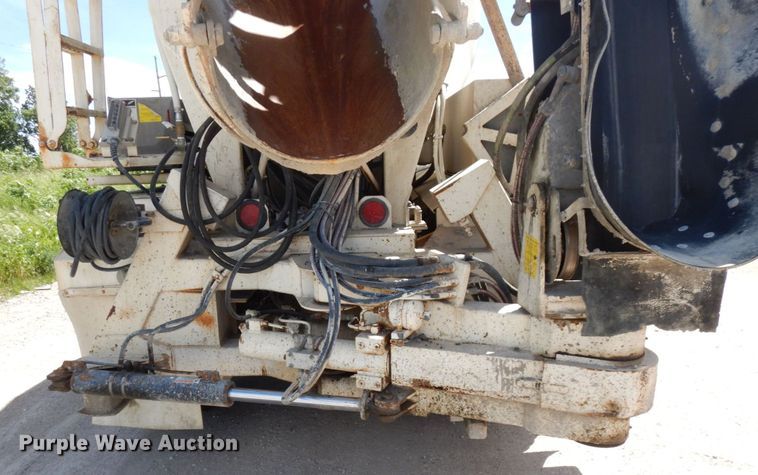 image for item MF9638 2005 Oshkosh F Series  ready mix truck