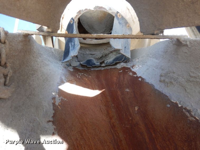 image for item MF9638 2005 Oshkosh F Series  ready mix truck