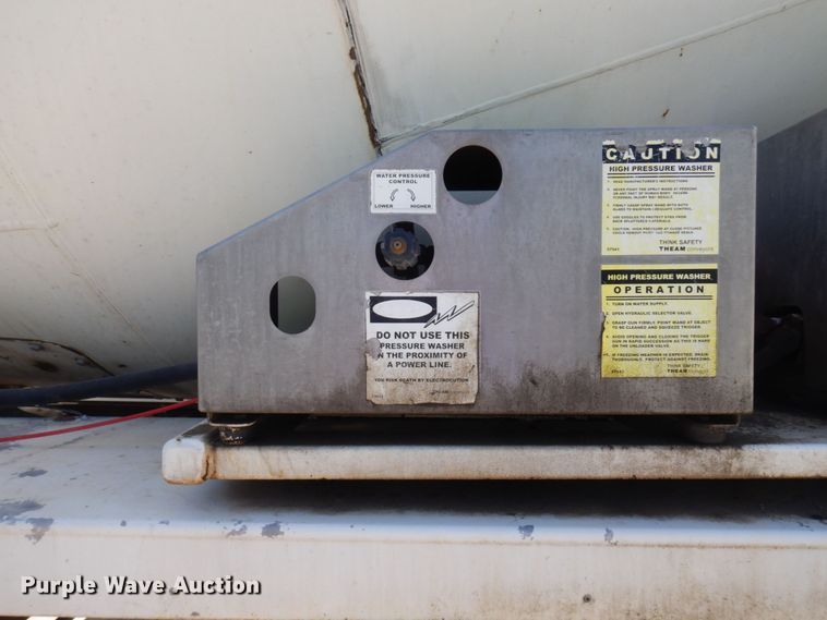 image for item MF9638 2005 Oshkosh F Series  ready mix truck