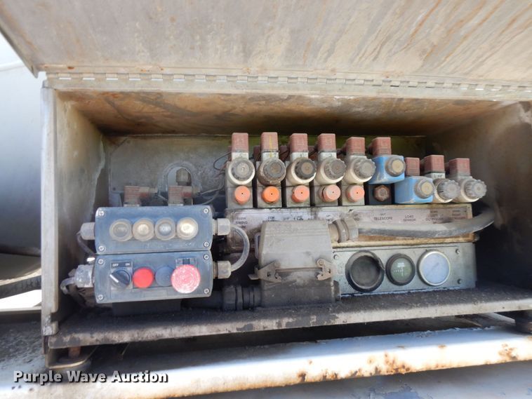 image for item MF9638 2005 Oshkosh F Series  ready mix truck