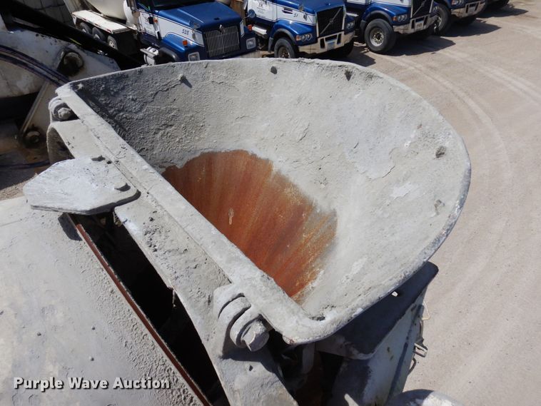 image for item MF9638 2005 Oshkosh F Series  ready mix truck