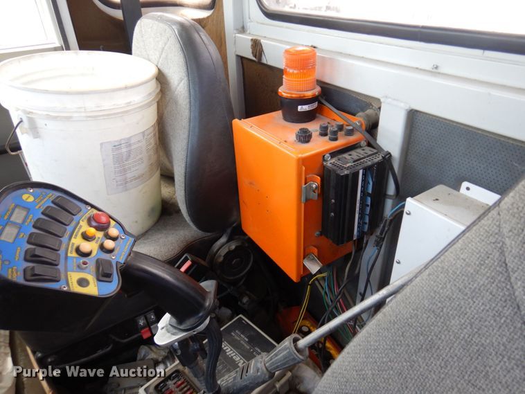 image for item MF9638 2005 Oshkosh F Series  ready mix truck