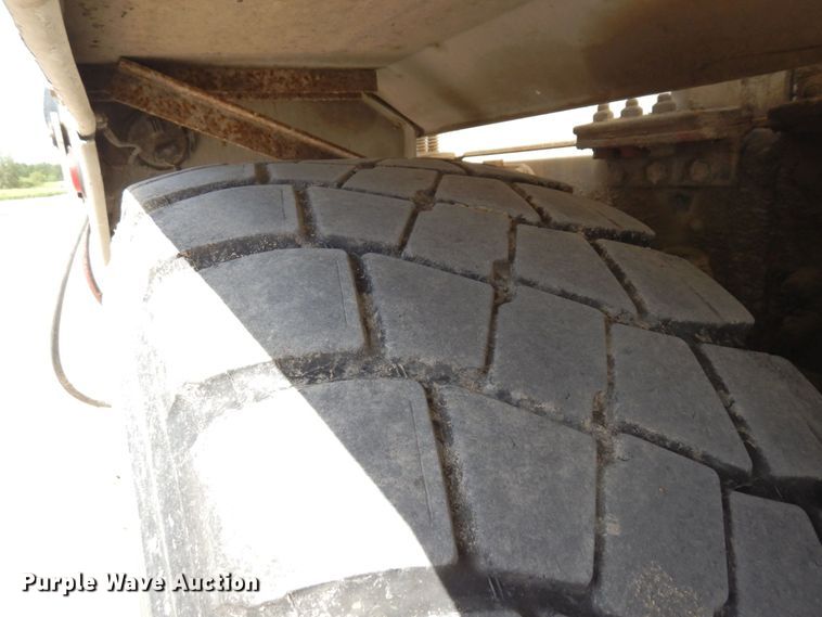 image for item MF9638 2005 Oshkosh F Series  ready mix truck