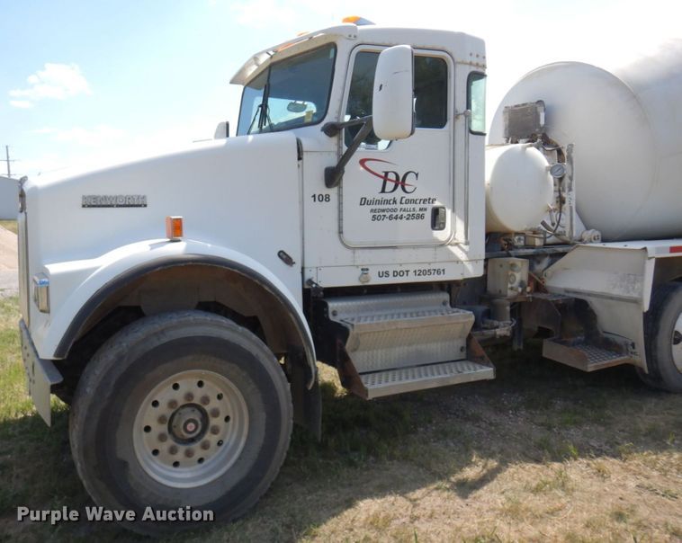 image for item MF9640 2006 Kenworth W900  ready mix truck