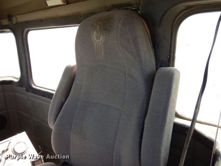 image for item MF9640 2006 Kenworth W900  ready mix truck