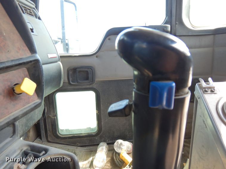 image for item MF9640 2006 Kenworth W900  ready mix truck