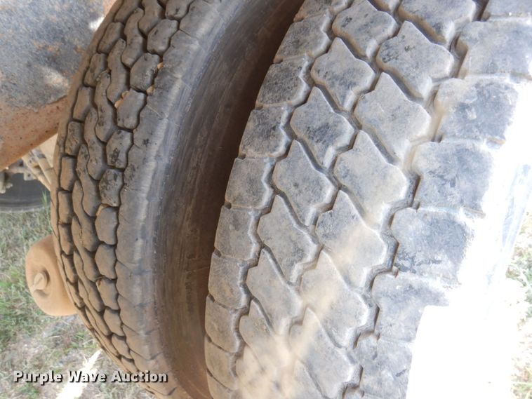 image for item MF9640 2006 Kenworth W900  ready mix truck