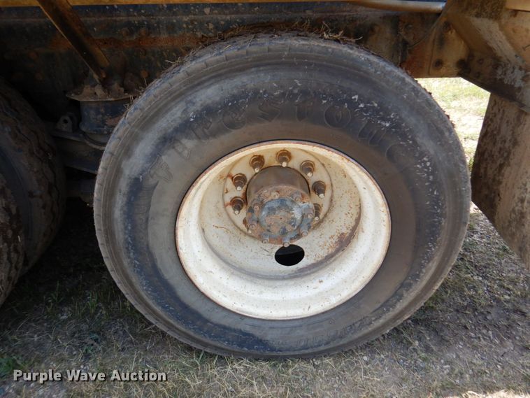 image for item MF9640 2006 Kenworth W900  ready mix truck