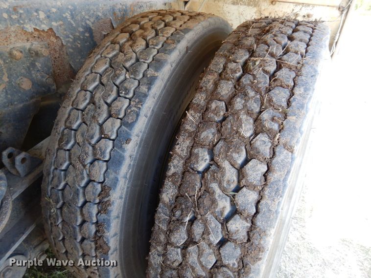 image for item MF9640 2006 Kenworth W900  ready mix truck