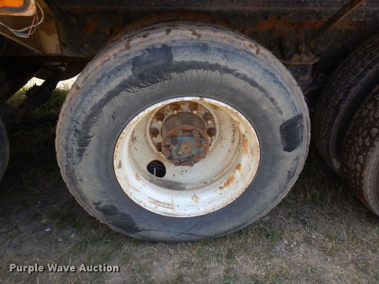 image for item MF9640 2006 Kenworth W900  ready mix truck