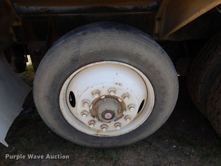 image for item MF9640 2006 Kenworth W900  ready mix truck