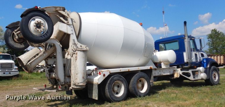 image for item MF9641 2005 Mack CV513  ready mix truck